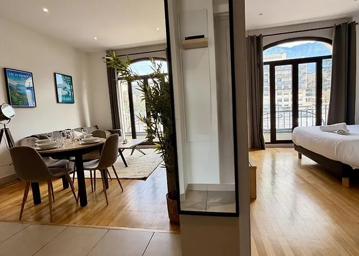 Astoria - Palace, Centre-ville, Vue Montagne Apartment *